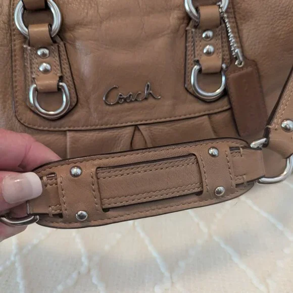 Classic Coach Leather Satchel Handbag - Picture 9 of 13